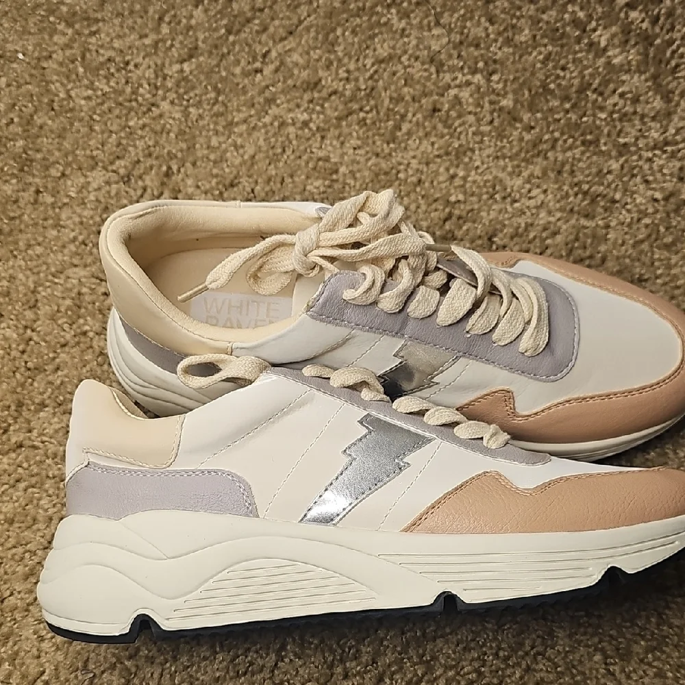 White Raven‎ Women's Stylish Cream and Tan Women's Sneakers
